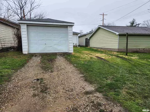 Exterior - 403 Embert Pl, Peoria, IL 61603 photo 5 of 6