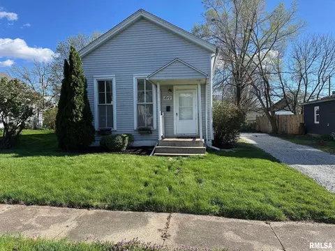 1012 Market St, Pekin, IL 61554