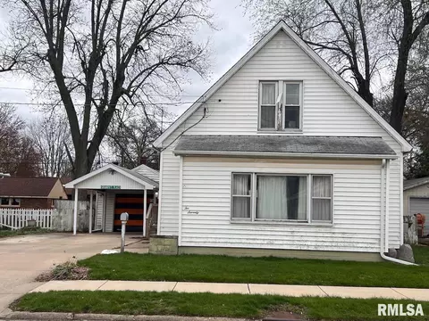 Exterior - 270 E Birch St, Canton, IL 61520 photo 2 of 9