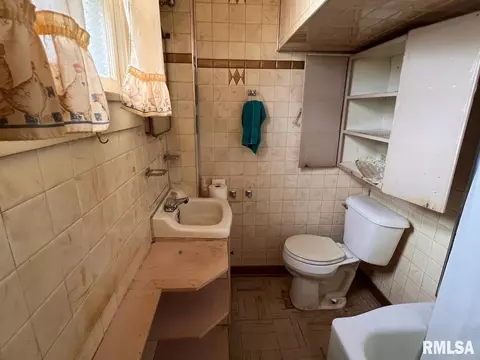 Bath - 270 E Birch St, Canton, IL 61520 photo 1 of 4