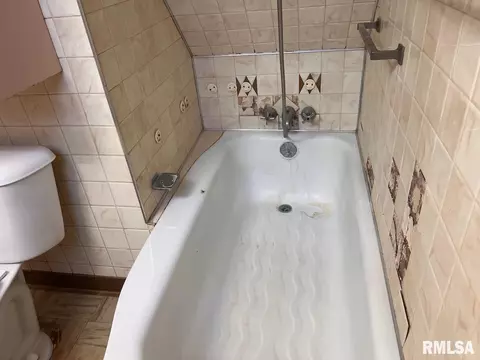 Bath - 270 E Birch St, Canton, IL 61520 photo 4 of 4