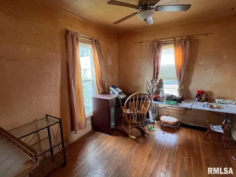 Dining - 270 E Birch St, Canton, IL 61520 photo 1 of 1