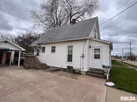 Exterior - 270 E Birch St, Canton, IL 61520 photo 4 of 9