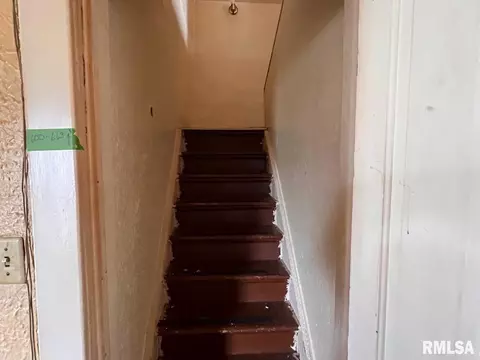 Entry Way - 270 E Birch St, Canton, IL 61520 photo 1 of 2