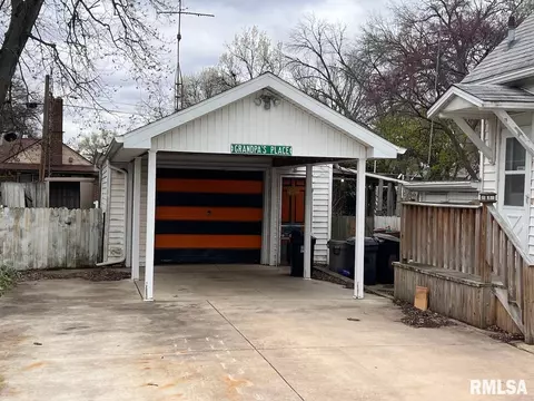 Exterior - 270 E Birch St, Canton, IL 61520 photo 3 of 9