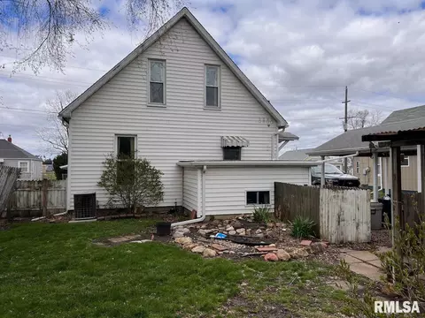Exterior - 270 E Birch St, Canton, IL 61520 photo 6 of 9