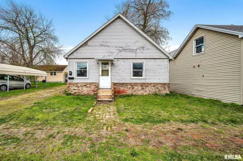 524 Caroline St, Pekin, IL 61554