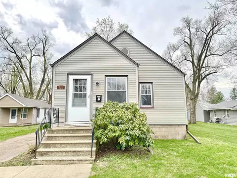 722 E London Ave, Peoria Heights, IL 61616