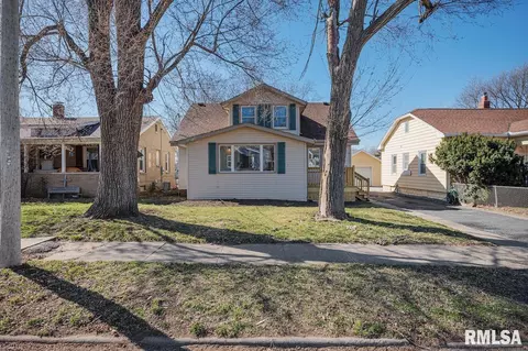 1235 S 3rd St, Pekin, IL 61554