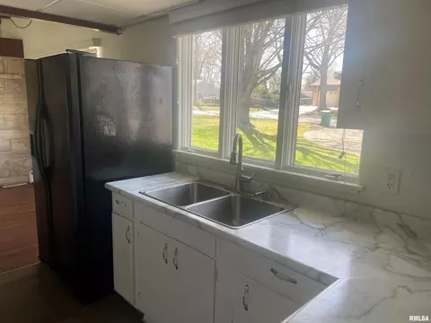 206 E Yeiser St, Macomb, IL 61455 photo 6