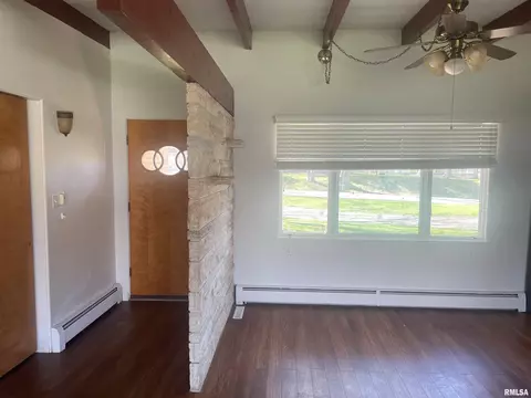 206 E Yeiser St, Macomb, IL 61455 photo 2