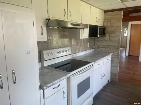 206 E Yeiser St, Macomb, IL 61455 photo 7