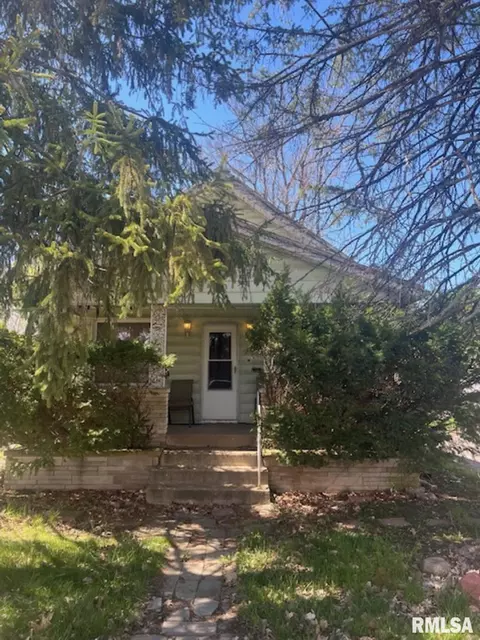 1919 N Ashley Ct, Peoria, IL 61604