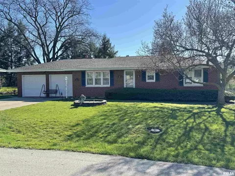 4826 N Fairview Pl, Peoria, IL 61614