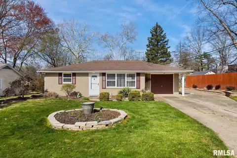 3927 Walround Ln, Peoria, IL 61615