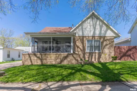 1221 Oak Ridge Ave, Pekin, IL 61554