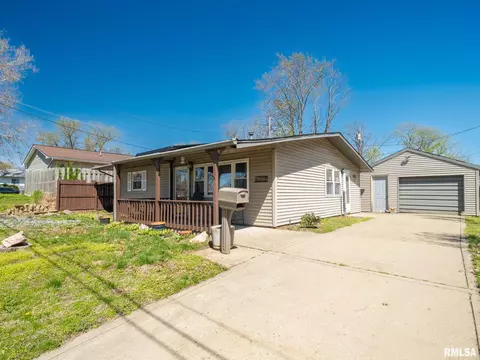 1610 N 14th St, Pekin, IL 61554