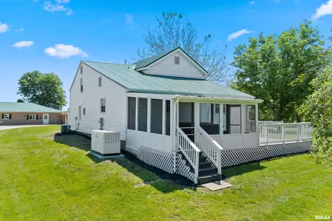 12598 Fuelberth Rd, Pekin, IL 61554