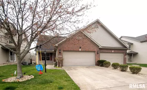 2306 W Kenfield Ct, Peoria, IL 61615