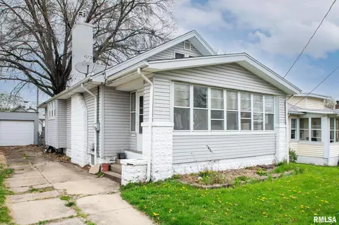 1209 W Hanssler Pl, Peoria, IL 61604