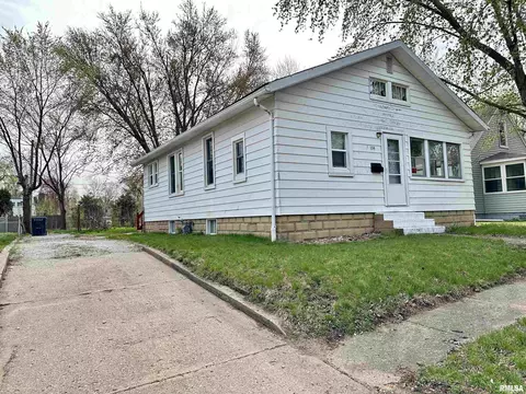 1114 Mechanic St, Pekin, IL 61554