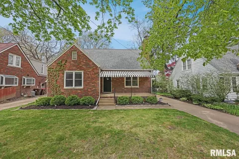 207 Embert Pl, Peoria, IL 61603