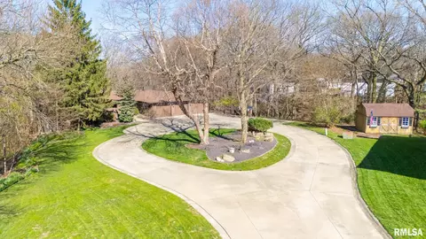 2401 W Cabana Ct, Peoria, IL 61614