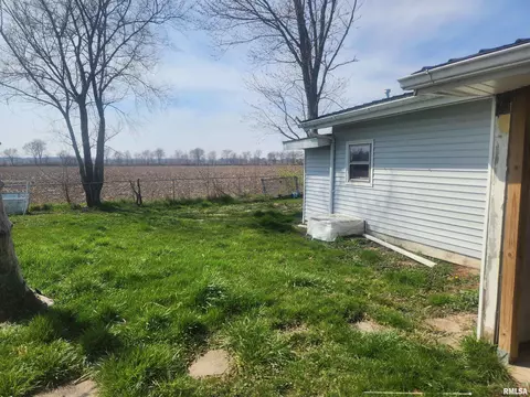 Exterior - 24293 E County Highway 27 Hwy, Canton, IL 61520 photo 5 of 7