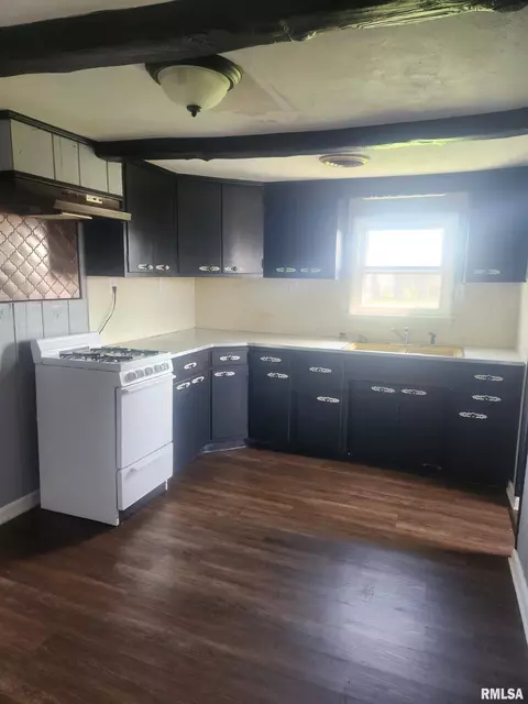 Kitchen - 24293 E County Highway 27 Hwy, Canton, IL 61520 photo 1 of 4