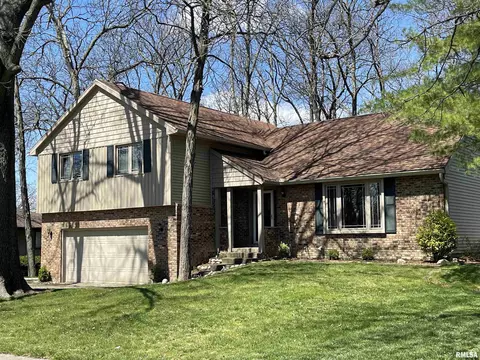 4803 W Lynnbrook Dr, Peoria, IL 61615