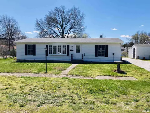 702 W Elm St, Chillicothe, IL 61523