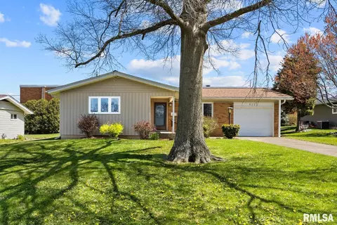 6112 N Imperial Dr, Peoria, IL 61614