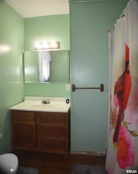 Bath - 899 E Chestnut St, Canton, IL 61520 photo 2 of 2