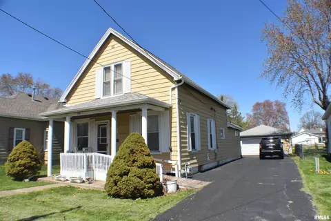 899 E Chestnut St, Canton, IL 61520