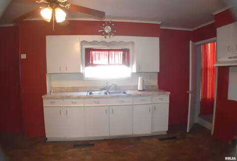 Kitchen - 899 E Chestnut St, Canton, IL 61520 photo 1 of 1