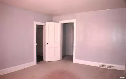 Bedroom - 899 E Chestnut St, Canton, IL 61520 photo 2 of 2
