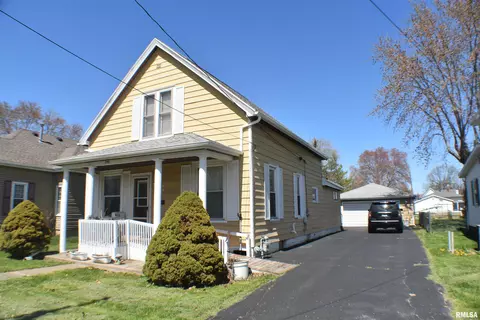 Exterior - 899 E Chestnut St, Canton, IL 61520 photo 9 of 9