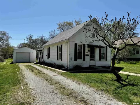 427 W Woodbury St, Macomb, IL 61455