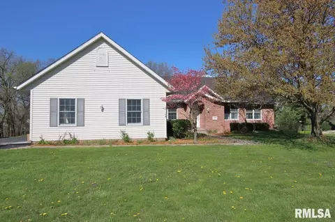 1301 Oakwood Rd, East Peoria, IL 61611