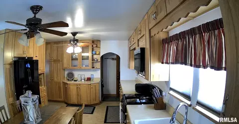 Kitchen - 723 Elm St, Canton, IL 61520 photo 6 of 8