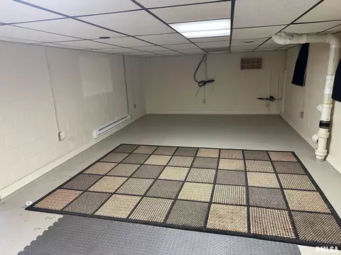 Exterior - 723 Elm St, Canton, IL 61520 photo 7 of 18