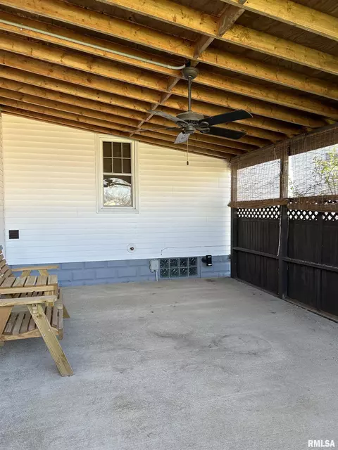 Exterior - 723 Elm St, Canton, IL 61520 photo 13 of 18