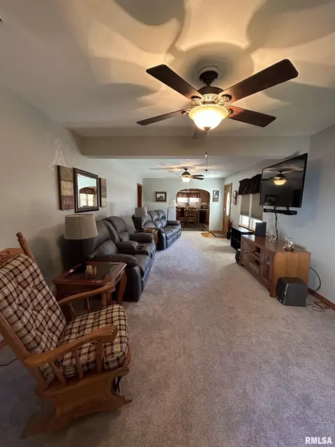 Living - 723 Elm St, Canton, IL 61520 photo 2 of 2