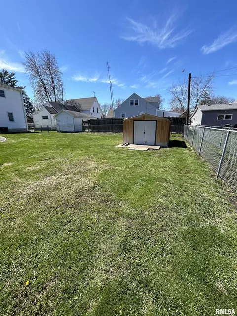 Exterior - 723 Elm St, Canton, IL 61520 photo 17 of 18