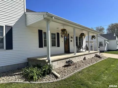 Exterior - 723 Elm St, Canton, IL 61520 photo 5 of 18