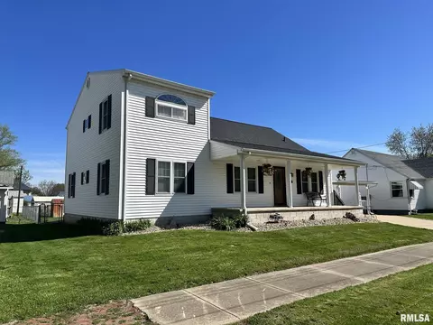 Exterior - 723 Elm St, Canton, IL 61520 photo 4 of 18