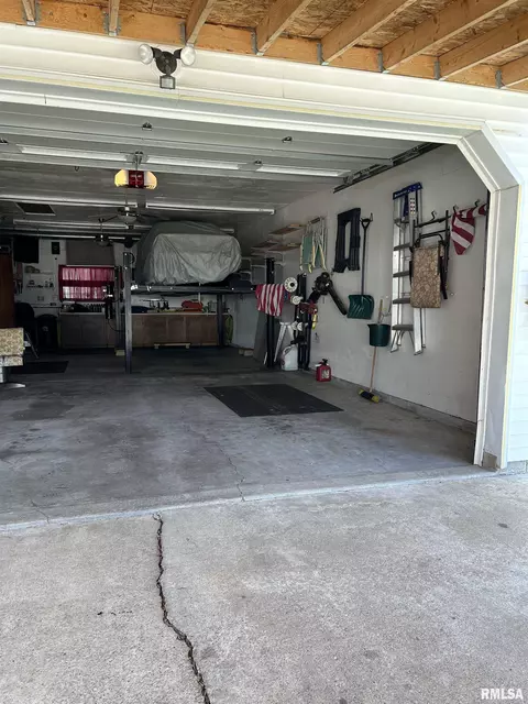 Exterior - 723 Elm St, Canton, IL 61520 photo 10 of 18
