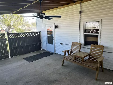 Exterior - 723 Elm St, Canton, IL 61520 photo 14 of 18