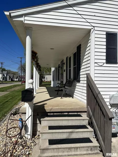 Exterior - 723 Elm St, Canton, IL 61520 photo 6 of 18