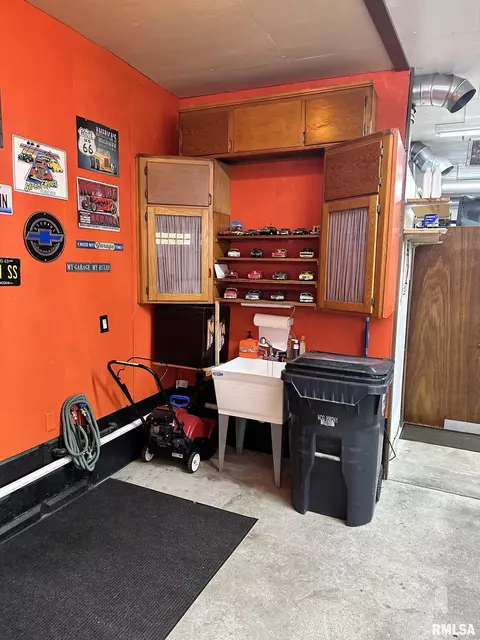Exterior - 723 Elm St, Canton, IL 61520 photo 11 of 18